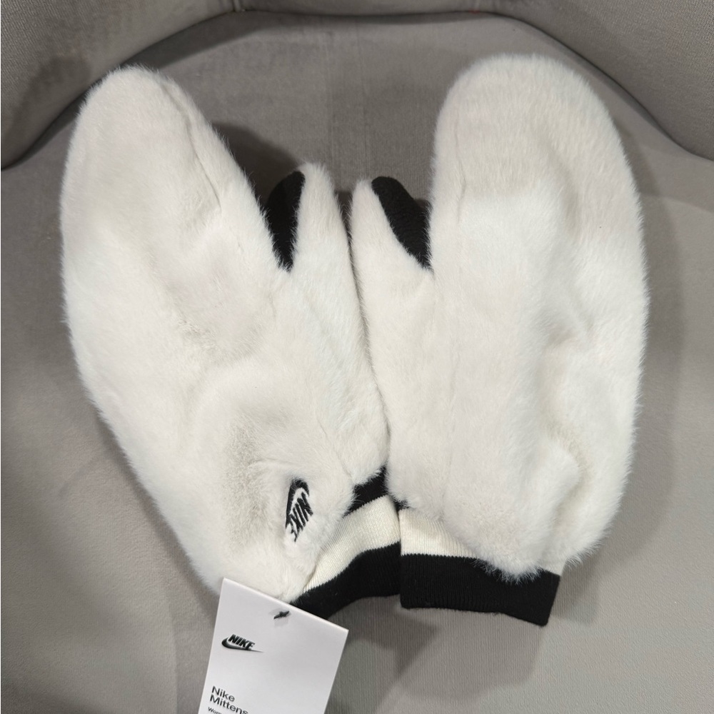 Nike Black and White Fleece Mittens